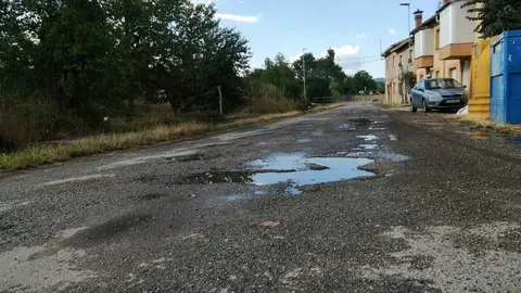 Tramo de la LE-5638  entre Modino y Pesquera