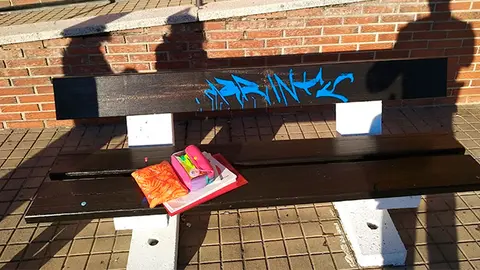 Banco grafiteado en Ponferrada
