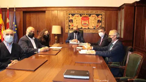 Trasladan a Renfe la necesidad de recuperar los servicios suprimidos