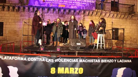Ponferrada acogi&oacute; esta tarde la concentraci&oacute;n del 8 M convocada por la Plataforma contra las Violencias Machistas del Bierzo y Laciana
