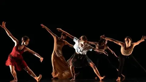 El espect&aacute;culo de danza &lsquo;Miradas en blanco&rsquo;