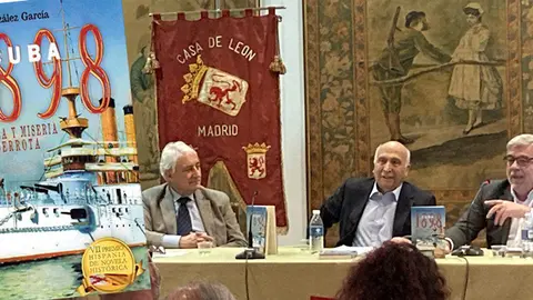 El leon&eacute;s Isidro Gonz&aacute;lez, present&oacute; el libro Cuba 1898, grandeza y miseria en la derrota