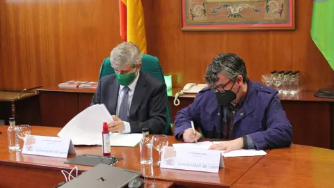Firma convenio ULE-ASPRONA