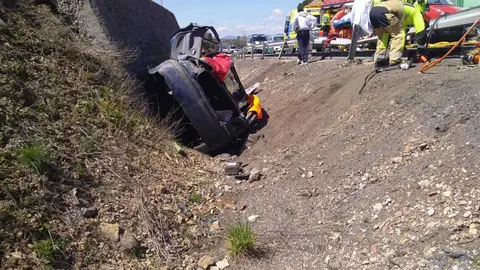 Accidente en la A-6 a la altura del cruce de Bra&ntilde;uelas.