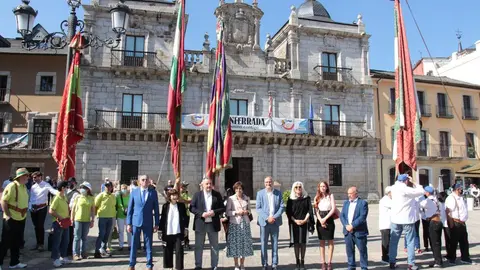 Homenaje que la Asociaci&oacute;n de Pendones del Reino de Le&oacute;n