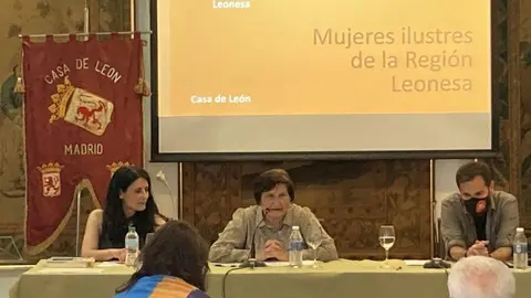 Casa de Le&oacute;n en Madrid, conferencia sobre Mujeres ilustres de la Regi&oacute;n Leonesa. La conferencia estuvo a cargo Cristina Man&iacute;as Fraile, nacida en Madrid y vinculada a la comarca zamorana de Aliste, es miembro del Colectivo de Ciudadanos de la Regi&oacute;n Leonesa (CCRL), un colectivo creado para el reconocimiento y la reivindicaci&oacute;n de la identidad leonesa. Present&oacute; el acto, en nombre de la Casa de Le&oacute;n, Margarita &Aacute;lvarez Rodr&iacute;guez.