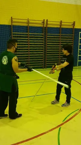 Lucha con sables es.pabila  Le&oacute;n