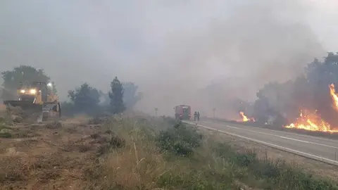 Cerca de 205 vecinos de Caba&ntilde;as de Aliste, Palazuelo de las Cuevas, Pobladura de Aliste, Torres de Aliste, Mah&iacute;de y San Pedro de las Herrer&iacute;as, evacuados por el avance de las llamas