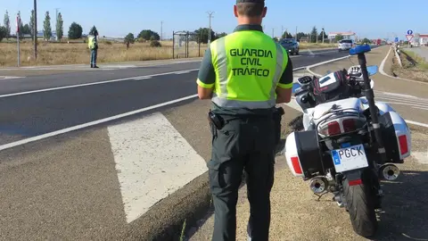 Guardia Civil Tr&aacute;fico (foto de archivo)