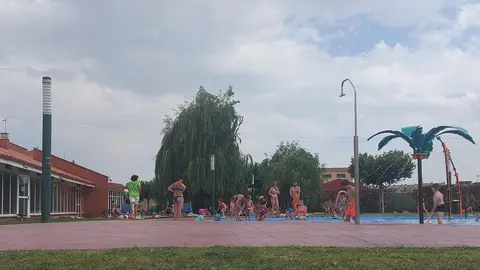 Ni&ntilde;os jugando durante el verano (foto de archivo).