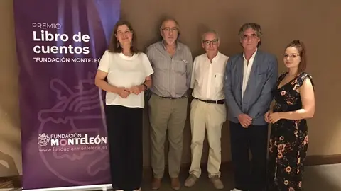 El jurado, compuesto por Rogelio Blanco Mart&iacute;nez, Margarita Torres Sevilla, Galo
Senovilla Escribano y Luis Marig&oacute;mez Rodr&iacute;guez