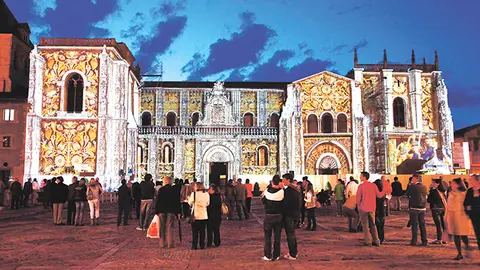 Proyecciones en la fachada de San Isidoro