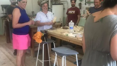 La diputada de Juventud visita el taller de Iniciaci&oacute;n a la Carpinter&iacute;a
