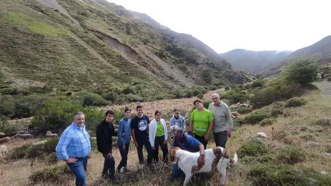 Jornada de convivencia en La Cueta, dentro de la iniciativa &lsquo;Aventura trashumante entre lobos y mastines&rsquo;