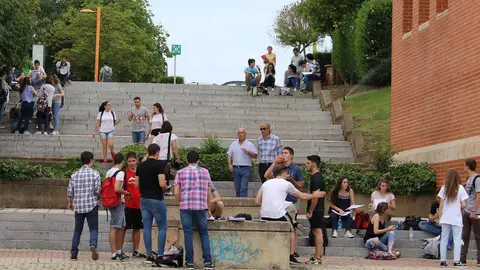 Estudiantes en el Campus de Vegazana de la ULE
