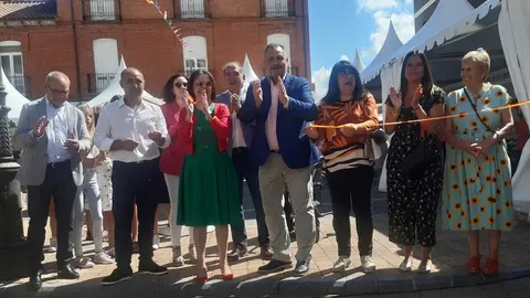 El presidente de la Diputaci&oacute;n, Eduardo Mor&aacute;n, inaugura la Feria del Dulce de Benavides de &Oacute;rbigo