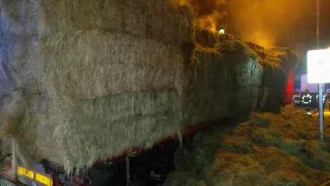 Incendio de pacas de paja en Ponferrada