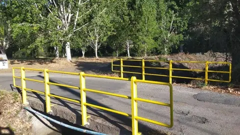 Barandilla en una carretera de la provincia