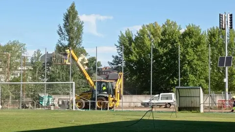 Campo de f&uacute;tbol de Flores del Sil (Foto Archivo)