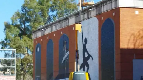 Instalaciones deportivas del complejo Lydia Valent&iacute;n de Ponferrada, usadas como "vacun&oacute;dromo"