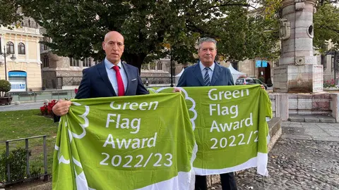 El parque de Quevedo y el parque de La Granja de Le&oacute;n renuevan su Bandera Verde