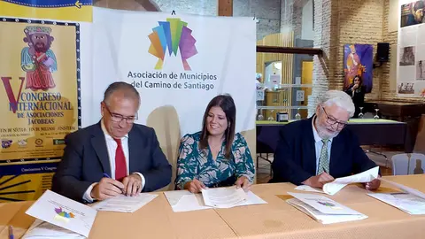 Firma del convenio entre la AMCS y