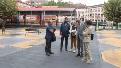 Inauguraci&oacute;n de la remodelaci&oacute;n del entorno del colegio Navaliegos de Ponferrada
