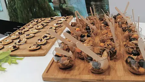 Degustaci&oacute;n de &ldquo;ENSALADA DE PUERROS&rdquo; por gentileza
del Centro de Iniciativas de Sahag&uacute;n C.I.T (carpa exterior degustaciones).