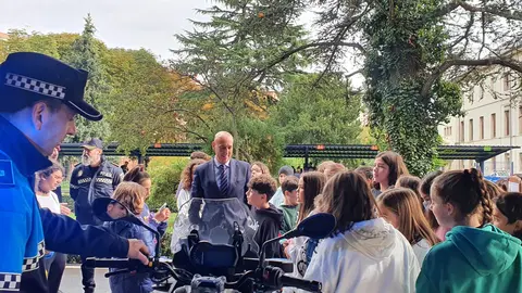 Escolares de Le&oacute;n visitan el CHF de la Polic&iacute;a Local
