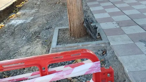Obras en una calle de Santa Mar&iacute;a del P&aacute;ramo (foto PSOE)