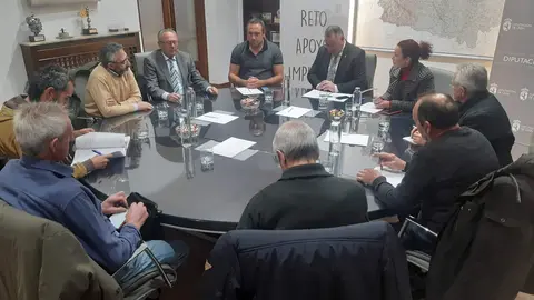 Reuni&oacute;n con los alcaldes de los municipios afectados por el campo de tiro del Teleno