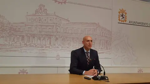 Jos&eacute; Antonio Diez exige a la Junta medidas para agilizar los tiempos de espera en Sanidad