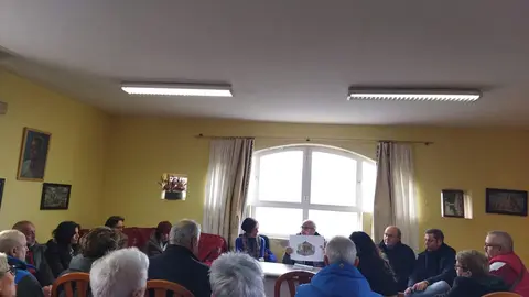 Olegario Ram&oacute;n se re&uacute;ne con los vecinos de Salas de Barrios