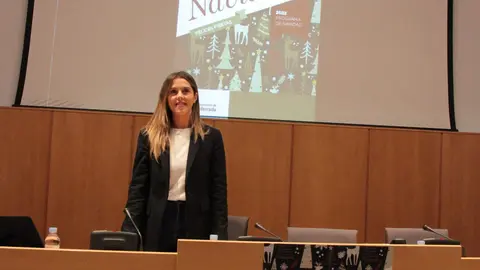 La concejala Lorena Valle durante la presentaci&oacute;n del programa de Navidad
