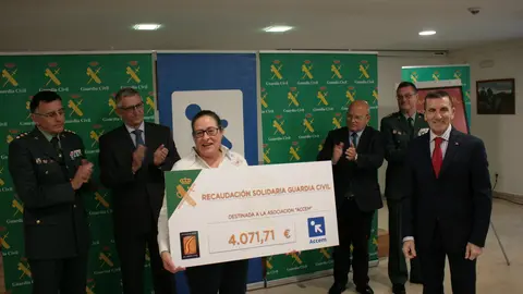 Entrega del cheque donativo a ACCEM Le&oacute;n