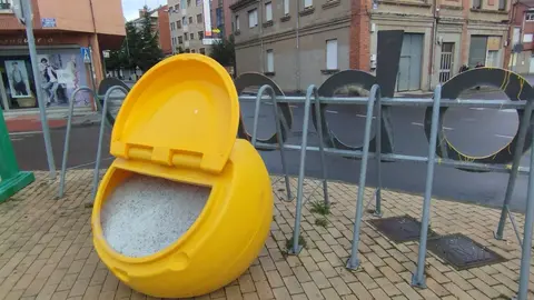 Contenedor de fundentes en San Andr&eacute;s del Rabanedo