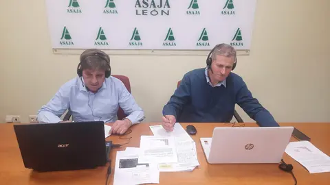 El presidente de ASAJA, Arsenio Garc&iacute;a Vidal, e Isidoro Alonso participan en el grupo de trabajo