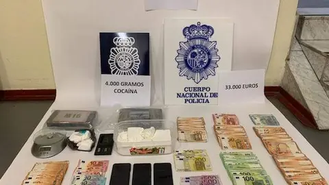 Dinero y otros efectos incautados durante la investigaci&oacute;n policial
