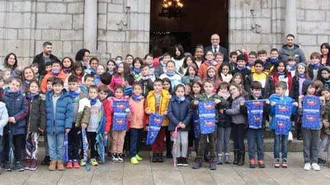 Visita de los escolares del colegio Campo de la Cruz al Ayuntamiento
