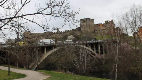 Puente Garc&iacute;a Ojeda de Ponferrada