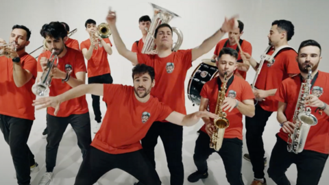 El grupo leon&eacute;s Sin Control