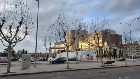 Aparcamiento del edificio de la Junta en Le&oacute;n