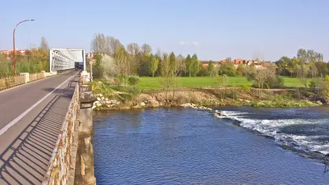 Puente sobre el r&iacute;o &Oacute;rbigo