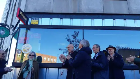 Descubrimiento de la placa que da nombre a la calle Miguel Cordero del Campillo en Le&oacute;n