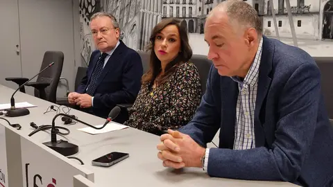 Rueda de prensa conjunta ofrecida por los portavoces de CS, PP y UPL