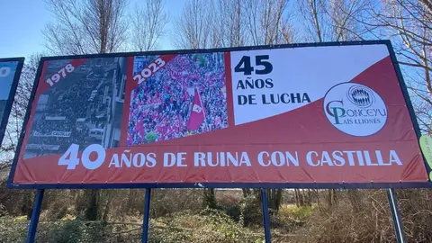 Valla de Conceyu para conmemorar el 45&ordm; aniversario de la primera manifestaci&oacute;n PRO AUTONOM&Iacute;A LEONESA y lamentar los 40 a&ntilde;os de autonom&iacute;a con Castilla.