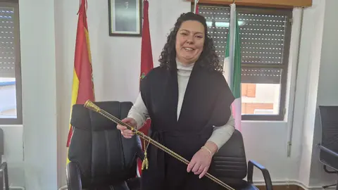 Irene Gonz&aacute;lez toma posesi&oacute;n como alcaldesa de Cacabelos