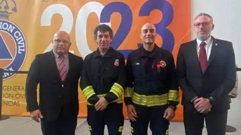 El bombero de Ponferrada Roberto Garc&iacute;a Mor&aacute;n recibe la medalla al M&eacute;rito de Protecci&oacute;n Civil por su actuaci&oacute;n en el incendio de la Tebaida
