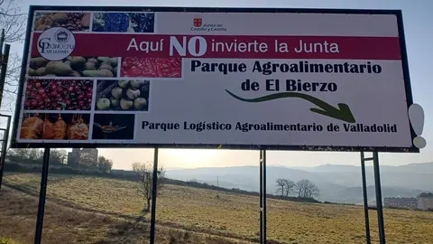 Nueva valla de Conceyu Pa&iacute;s Llion&eacute;s en Ponferrada contra la nula inversi&oacute;n de la Junta en El Bierzo.
