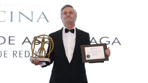 El cirujano pl&aacute;stico Francisco de As&iacute;s Alzaga es galardonado con uno de los Premios Medicina Siglo XXI
